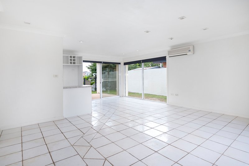 Photo - 27 Rio Vista Boulevard, Broadbeach Waters QLD 4218 - Image 4