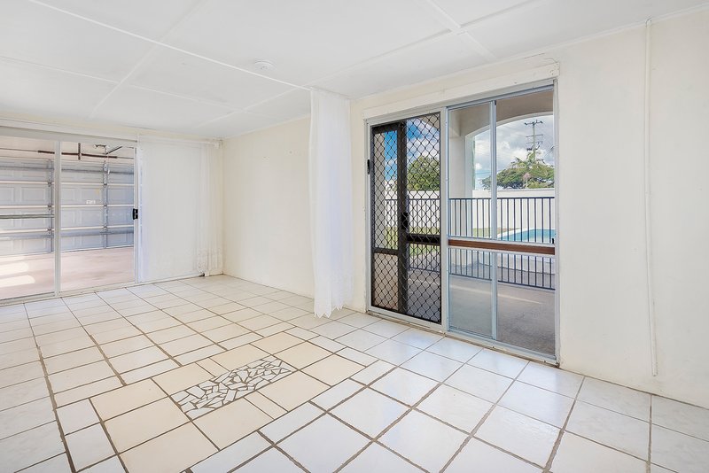 Photo - 27 Rio Vista Boulevard, Broadbeach Waters QLD 4218 - Image 5