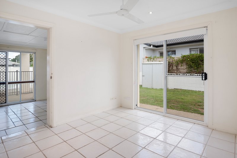 Photo - 27 Rio Vista Boulevard, Broadbeach Waters QLD 4218 - Image 6