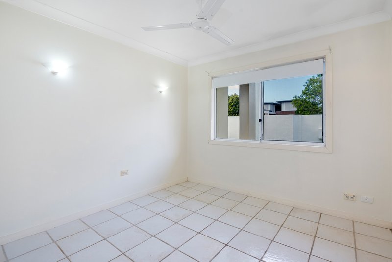 Photo - 27 Rio Vista Boulevard, Broadbeach Waters QLD 4218 - Image 8