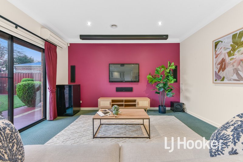 Photo - 27 Rivergum Rise, Hampton Park VIC 3976 - Image 4