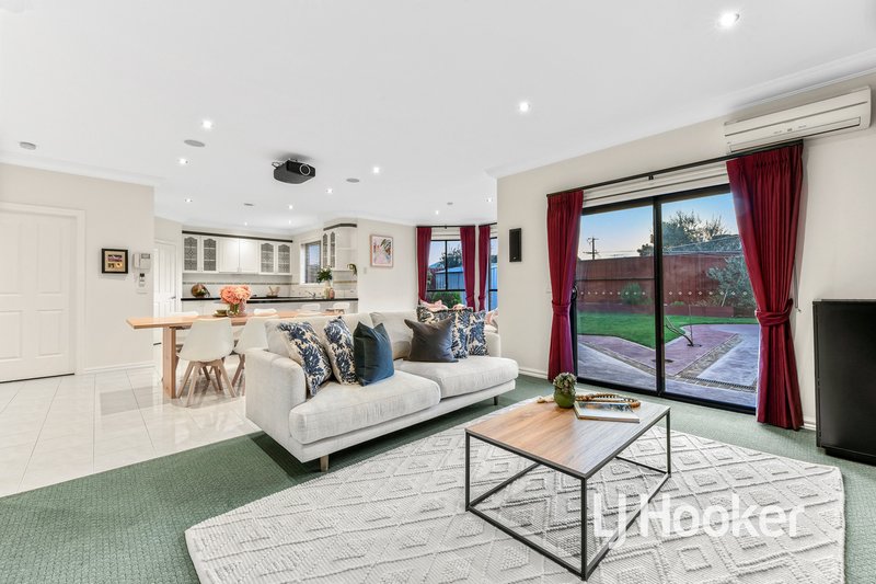 Photo - 27 Rivergum Rise, Hampton Park VIC 3976 - Image 6