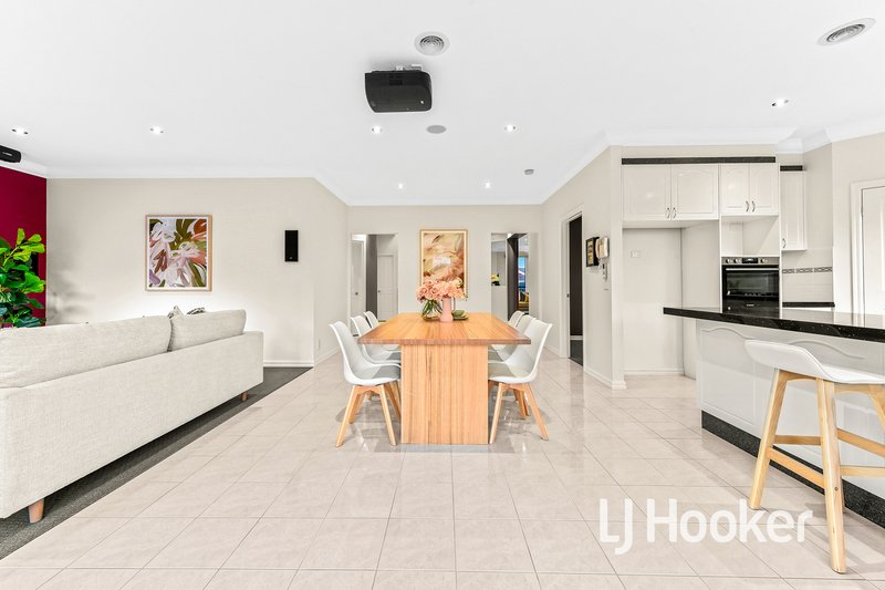 Photo - 27 Rivergum Rise, Hampton Park VIC 3976 - Image 11