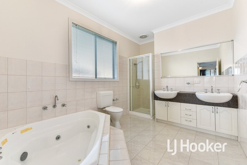 Photo - 27 Rivergum Rise, Hampton Park VIC 3976 - Image 18