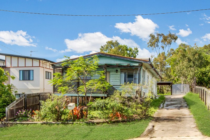 Photo - 27 Roberts Street, South Gladstone QLD 4680 - Image 1