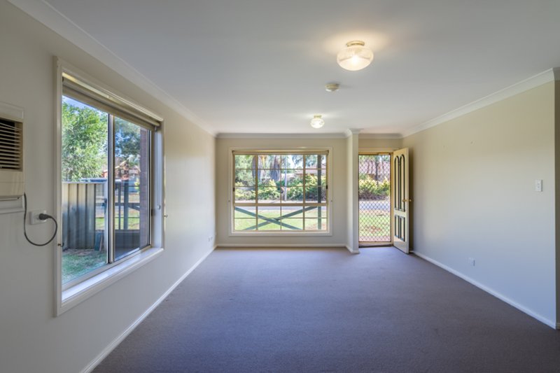 Photo - 2/7 Robinson Avenue, Dubbo NSW 2830 - Image 2