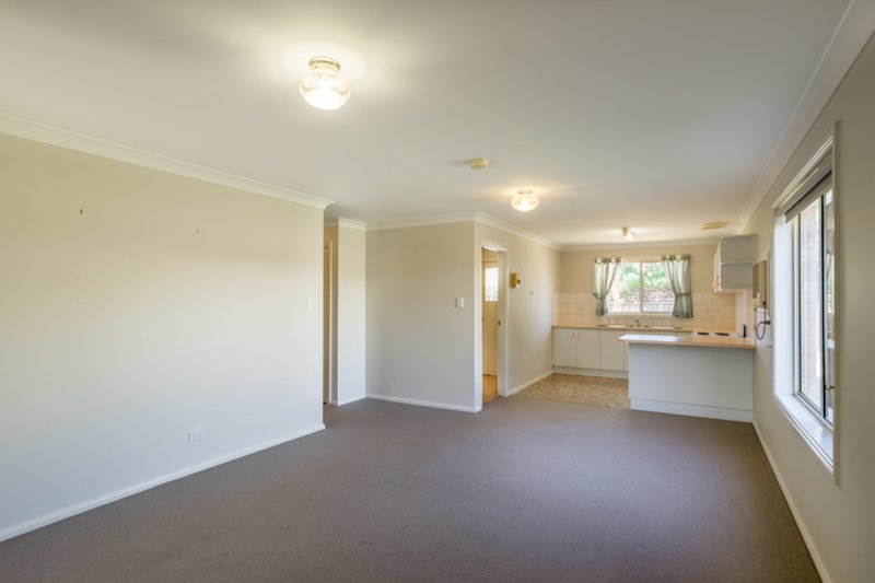 Photo - 2/7 Robinson Avenue, Dubbo NSW 2830 - Image 3