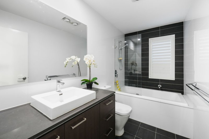 Photo - 27 Rosemount Drive, Catherine Field NSW 2557 - Image 7
