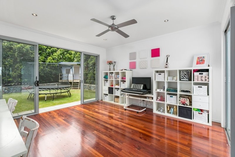 Photo - 27 Roseneath Parade, Wynnum West QLD 4178 - Image 7