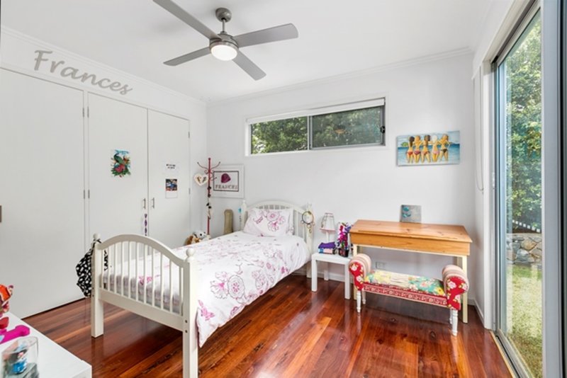 Photo - 27 Roseneath Parade, Wynnum West QLD 4178 - Image 14