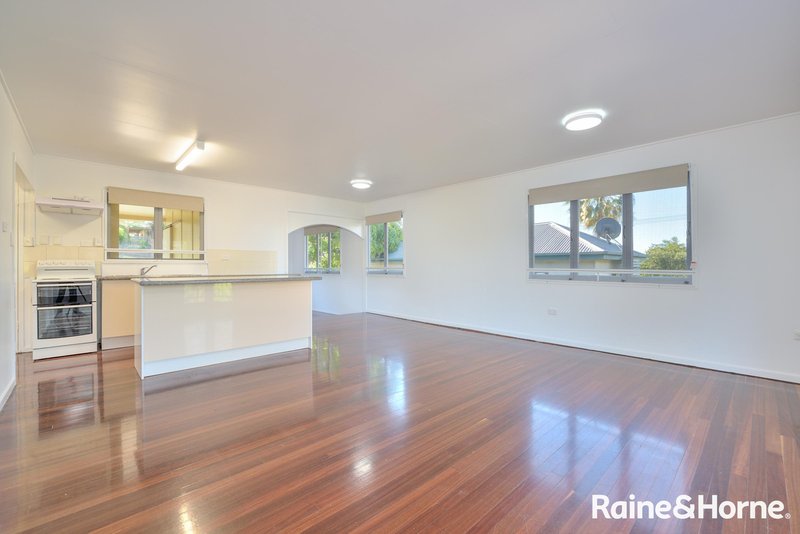 Photo - 27 Rossella Street, West Gladstone QLD 4680 - Image 5