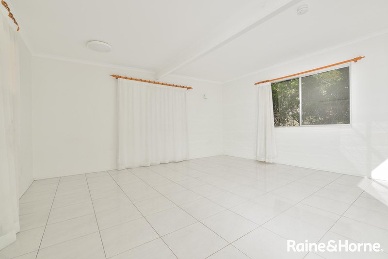 Photo - 27 Rossella Street, West Gladstone QLD 4680 - Image 19