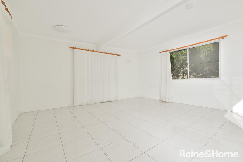 Photo - 27 Rossella Street, West Gladstone QLD 4680 - Image 17