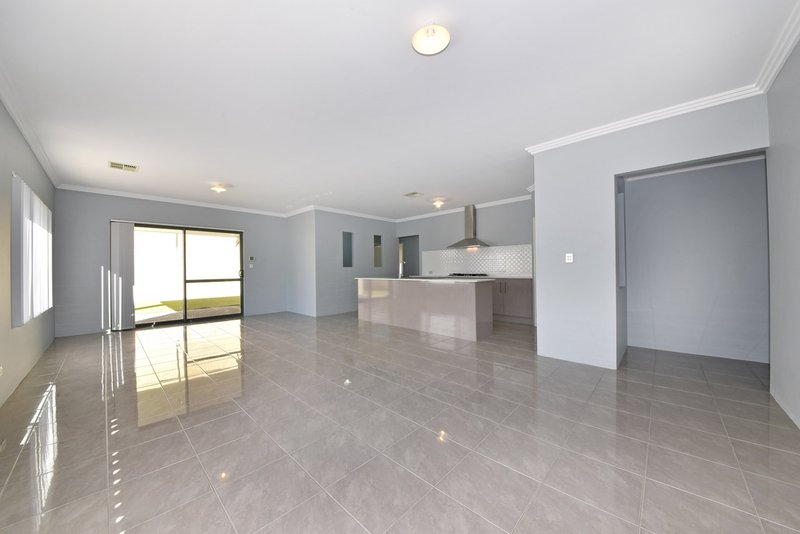 Photo - 27 Roundhouse Parade, Jindalee WA 6036 - Image 11