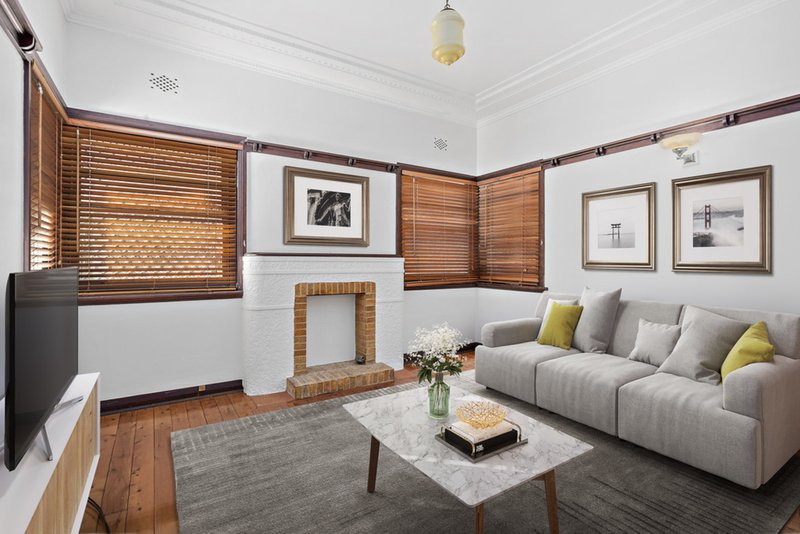 Photo - 27 Rowland Avenue, Wollongong NSW 2500 - Image 2