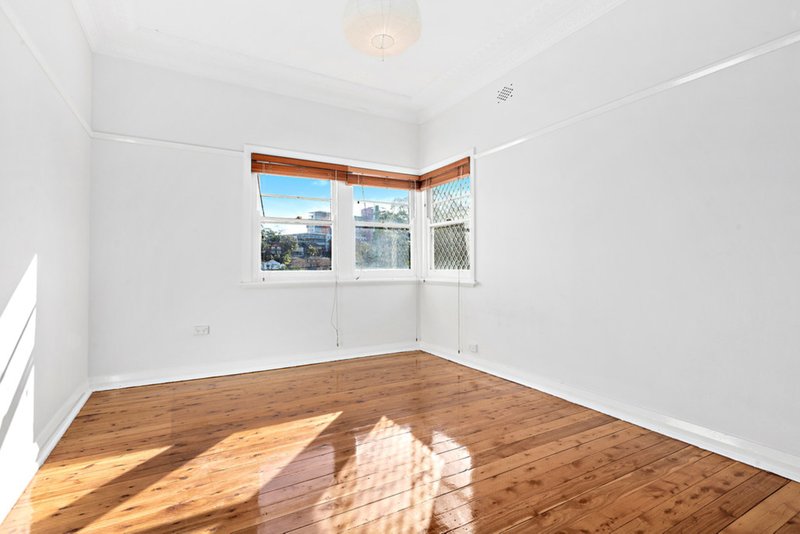 Photo - 27 Rowland Avenue, Wollongong NSW 2500 - Image 5