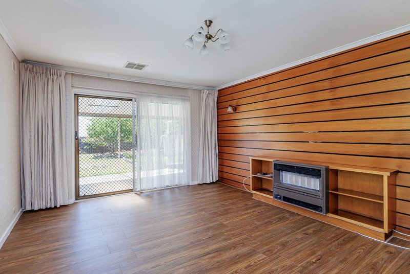 Photo - 27 Russell Road, Athelstone SA 5076 - Image 3
