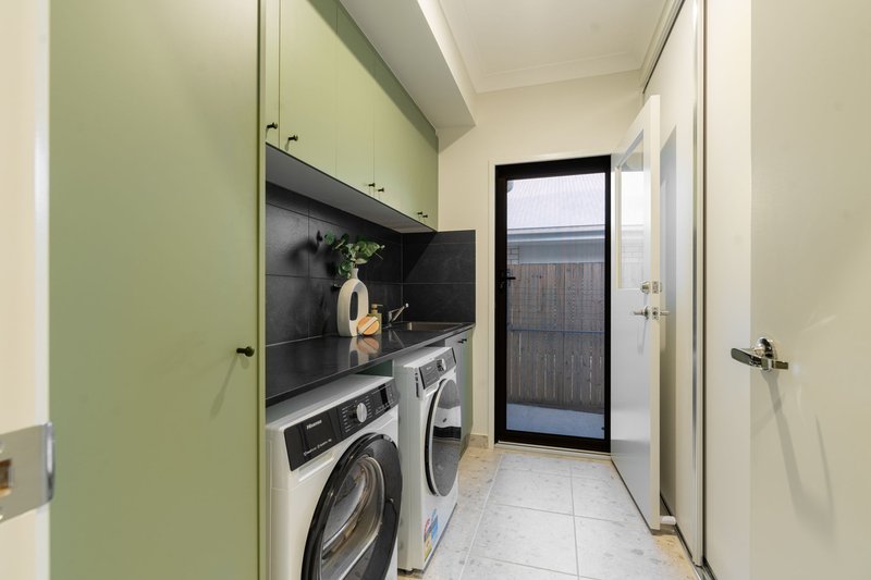 Photo - 27 Sahara Street, Greenbank QLD 4124 - Image 10