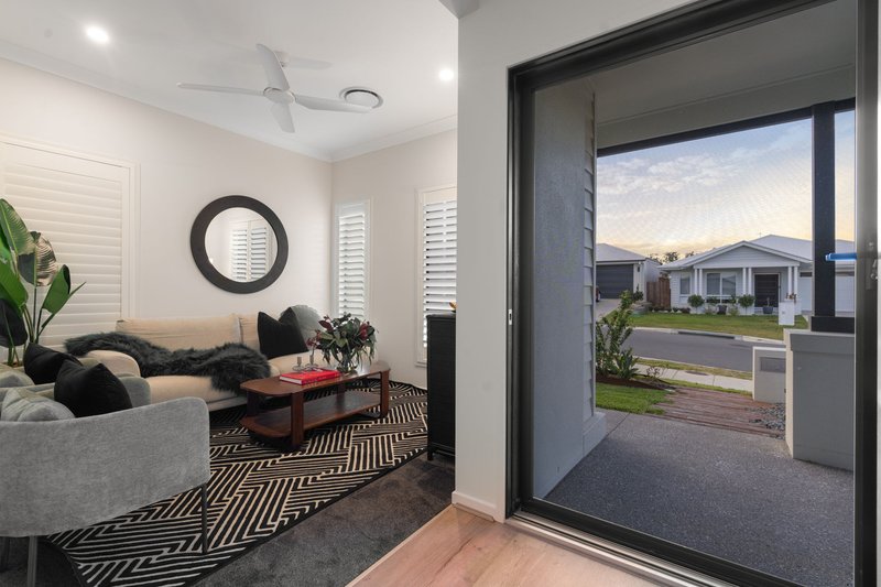 Photo - 27 Sahara Street, Greenbank QLD 4124 - Image 12
