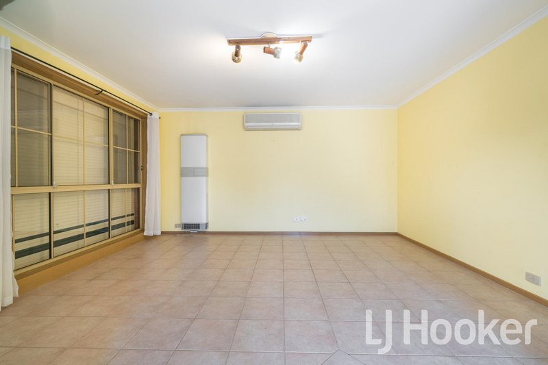 Photo - 2/7 Sanderling Street, Werribee VIC 3030 - Image 2