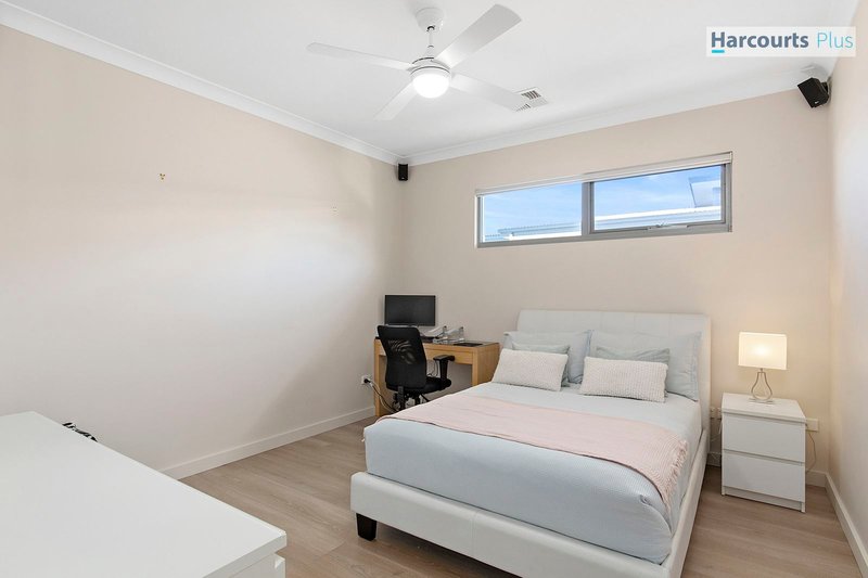 Photo - 27 Sandpiper Terrace, Hallett Cove SA 5158 - Image 14