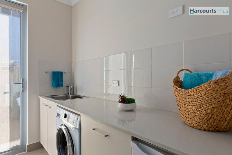 Photo - 27 Sandpiper Terrace, Hallett Cove SA 5158 - Image 19