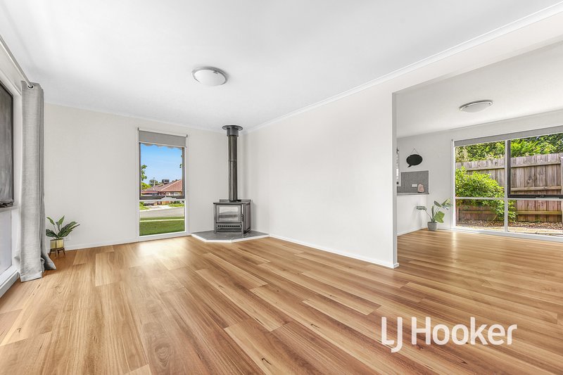 Photo - 27 Sarah Place, Hampton Park VIC 3976 - Image 2