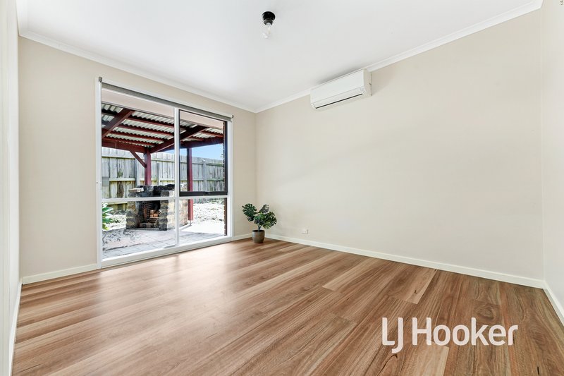 Photo - 27 Sarah Place, Hampton Park VIC 3976 - Image 6