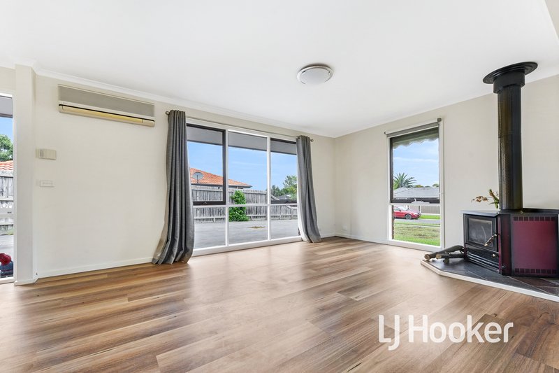 Photo - 27 Sarah Place, Hampton Park VIC 3976 - Image 3