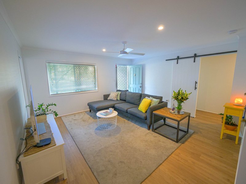 Photo - 27 Saturn Street, Capalaba QLD 4157 - Image 2