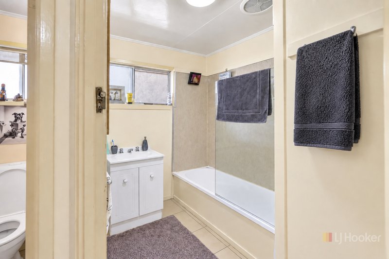 Photo - 27 Shannon Crescent, Dysart QLD 4745 - Image 7
