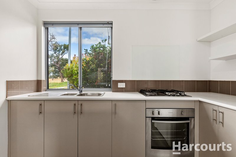 Photo - 27 Sheffield Green, Greenfields WA 6210 - Image 3