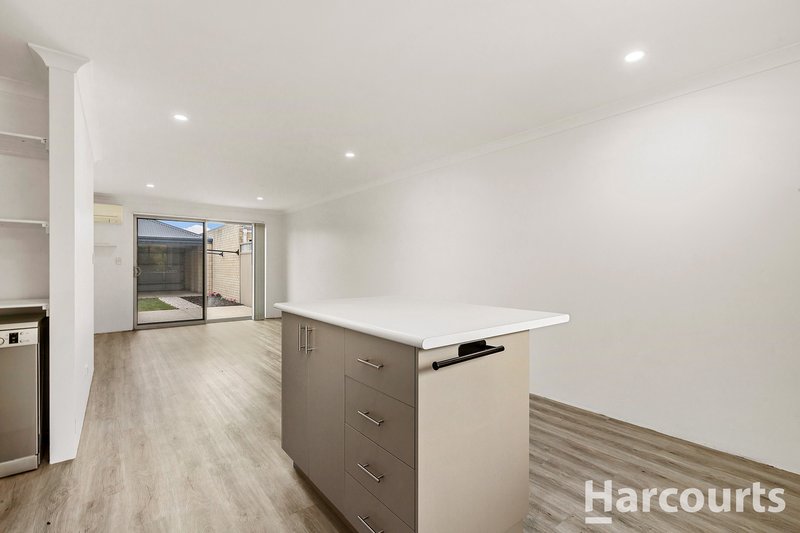 Photo - 27 Sheffield Green, Greenfields WA 6210 - Image 4