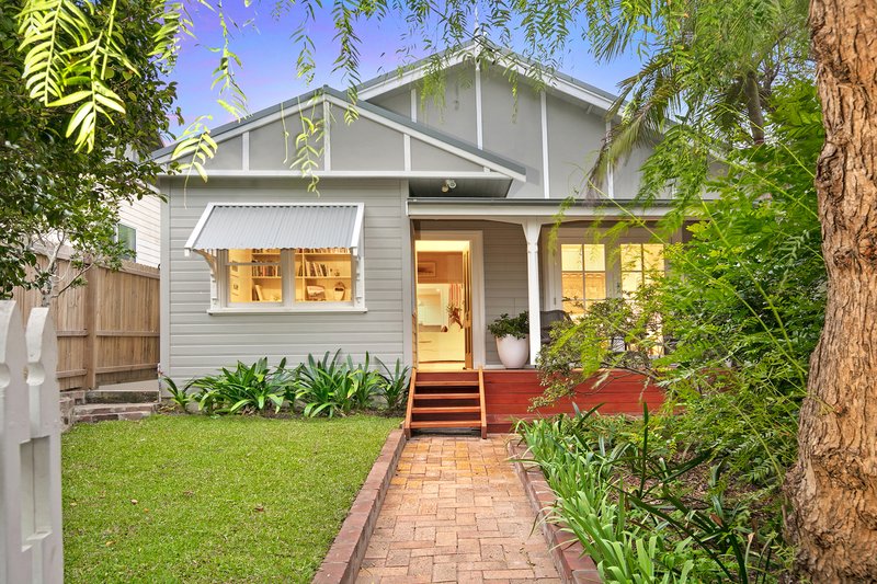 Photo - 27 Soldiers Avenue, Freshwater NSW 2096 - Image 2