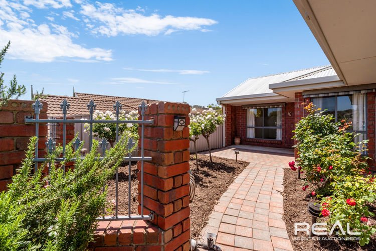 Photo - 27 St Buryan Crescent, Golden Grove SA 5125 - Image 4