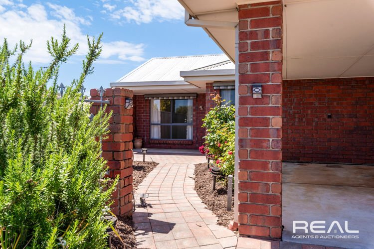 Photo - 27 St Buryan Crescent, Golden Grove SA 5125 - Image 5