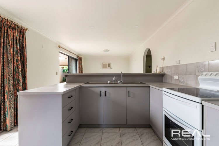 Photo - 27 St Buryan Crescent, Golden Grove SA 5125 - Image 11