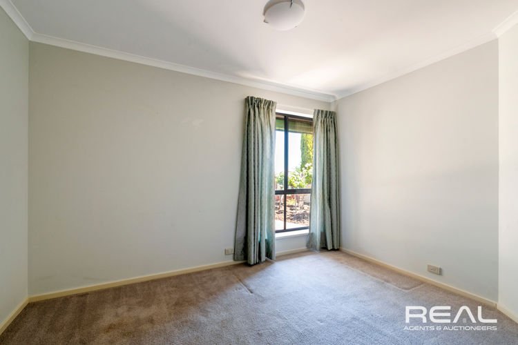 Photo - 27 St Buryan Crescent, Golden Grove SA 5125 - Image 15