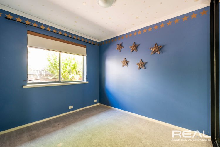 Photo - 27 St Buryan Crescent, Golden Grove SA 5125 - Image 16