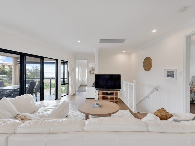 Photo - 27 St Vincents Avenue, Hallett Cove SA 5158 - Image 8