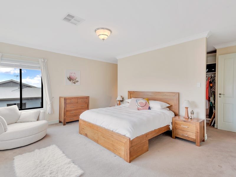 Photo - 27 St Vincents Avenue, Hallett Cove SA 5158 - Image 11