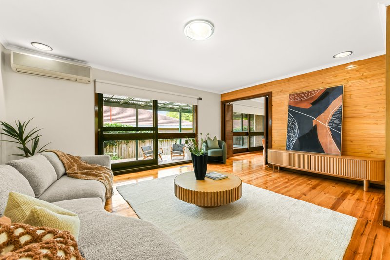 Photo - 27 Stableford Avenue, Glen Waverley VIC 3150 - Image 2