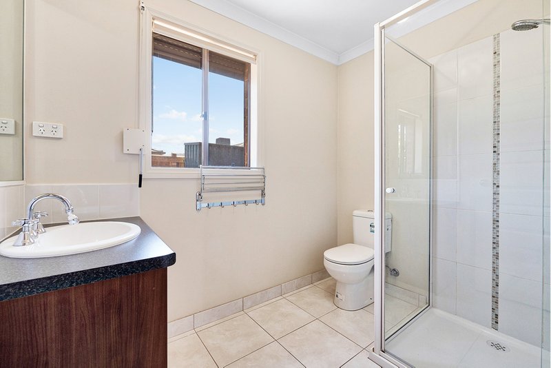 Photo - 27 Stanford Street, Cranbourne West VIC 3977 - Image 16