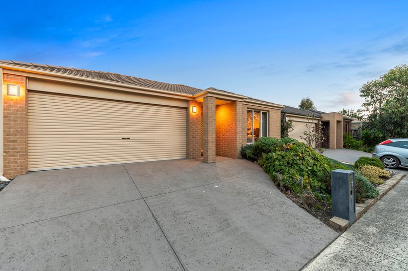 Photo - 27 Stanhope Place, Pakenham VIC 3810 - Image 3