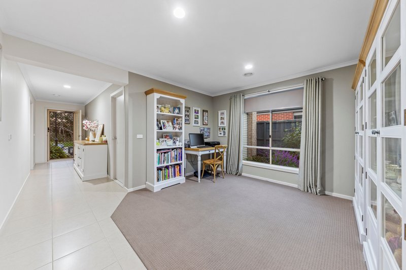 Photo - 27 Stanhope Place, Pakenham VIC 3810 - Image 7