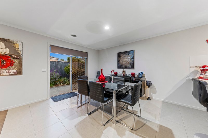 Photo - 27 Stanhope Place, Pakenham VIC 3810 - Image 12