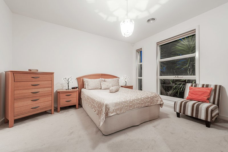 Photo - 27 Statesman Avenue, Roxburgh Park VIC 3064 - Image 6