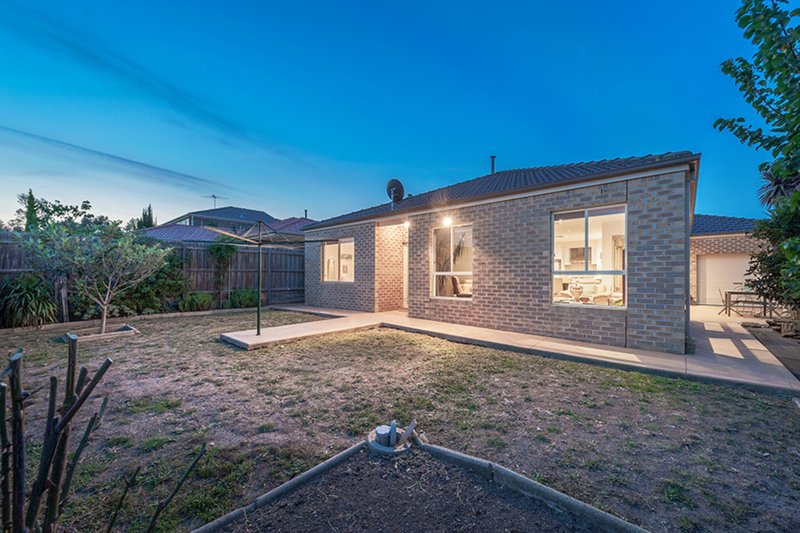 Photo - 27 Statesman Avenue, Roxburgh Park VIC 3064 - Image 11