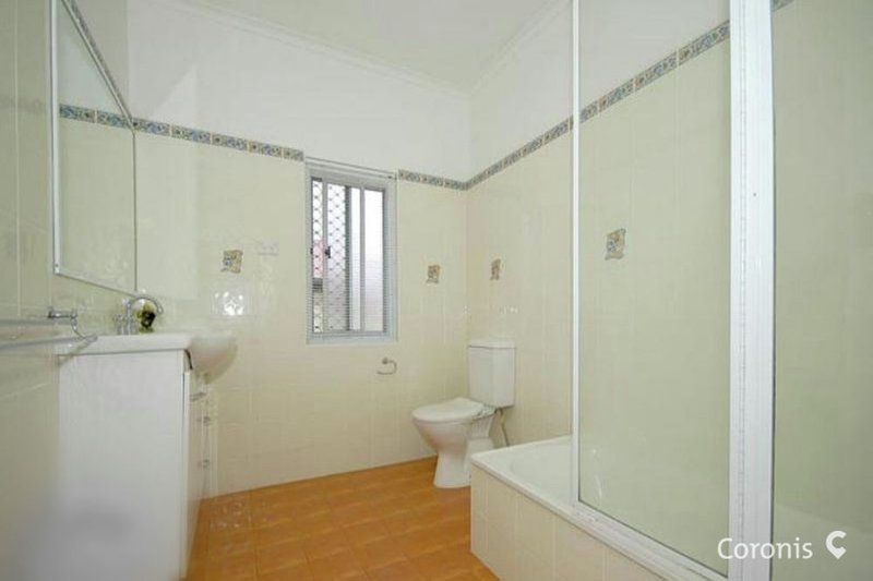 Photo - 27 Sterculia Ave , Holland Park West QLD 4121 - Image 3