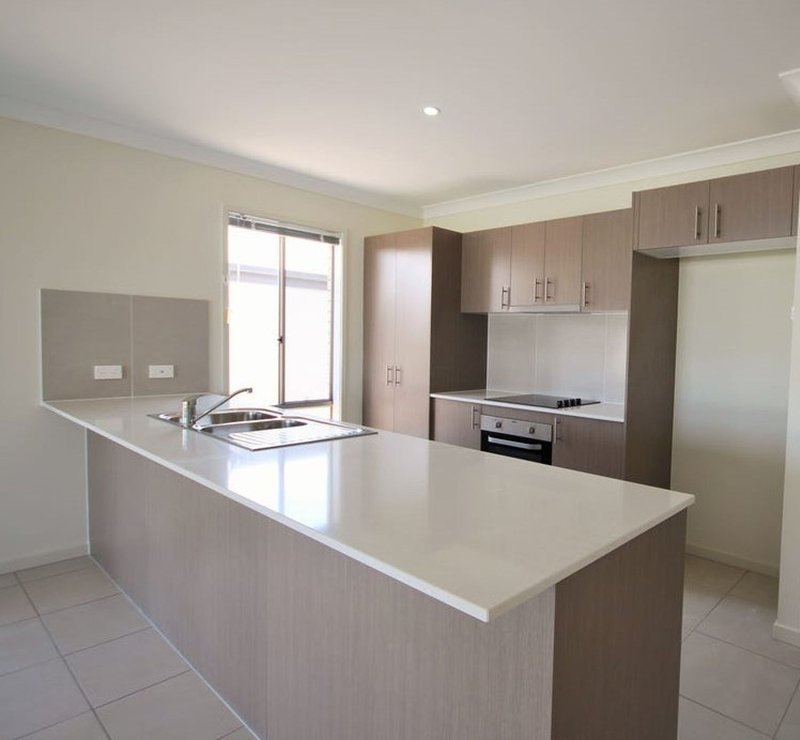 Photo - 27 Stirling Circuit, Redbank Plains QLD 4301 - Image 3